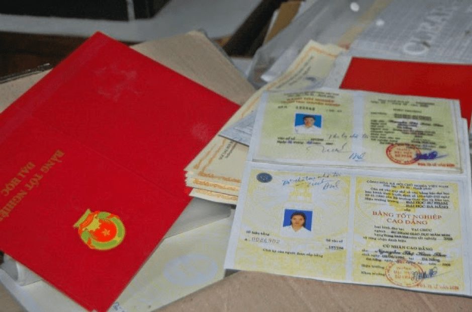 Bạn có thể liên hệ đến Làm bằng giả phôi thật để làm bằng đại học tại Đà Lạt theo cách nào?