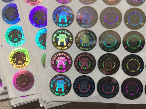 Tránh Mua Phải Tem Bằng Cấp Giả Hologram Của Bộ Giáo Dục