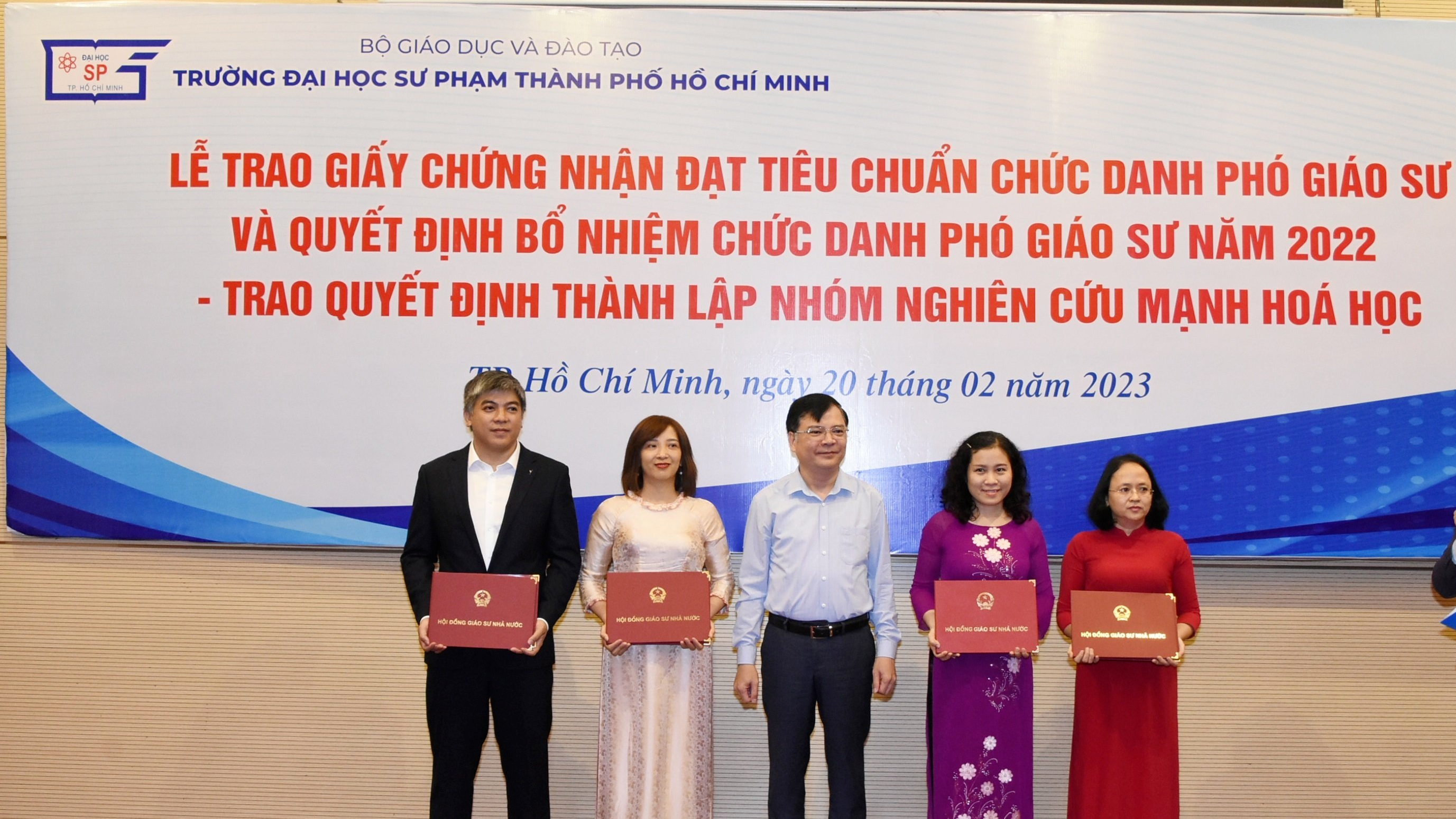 Làm Bằng Đại Học Sư Phạm Kèm Bảng Điểm Hồ Sơ Gốc 