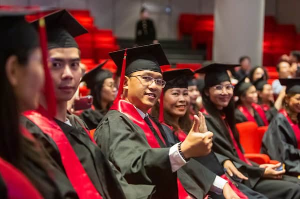 Thạc sĩ và tiến sĩ khác nhau như thế nào?